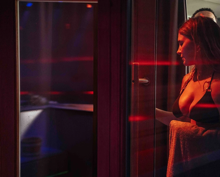 woman enter sauna